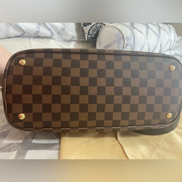Authentic Louis Vuitton Damier Ebene Kensington - Picture 5 of 10